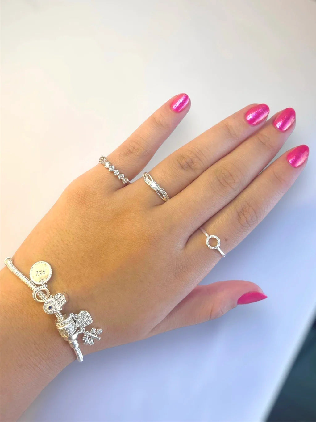 Anel solitário transpasse cravejado