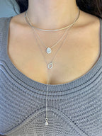 Colar gravatinha gota cravejado