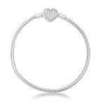 Pulseira berloques fecho coração cravejado