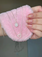 Gargantilha oval cravejada com pedras