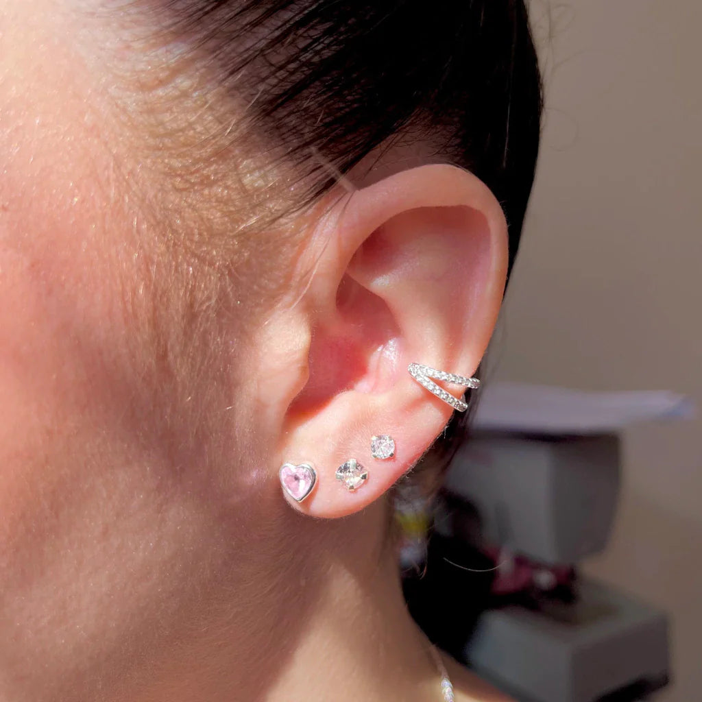 Brinco coração ponto de luz rosa