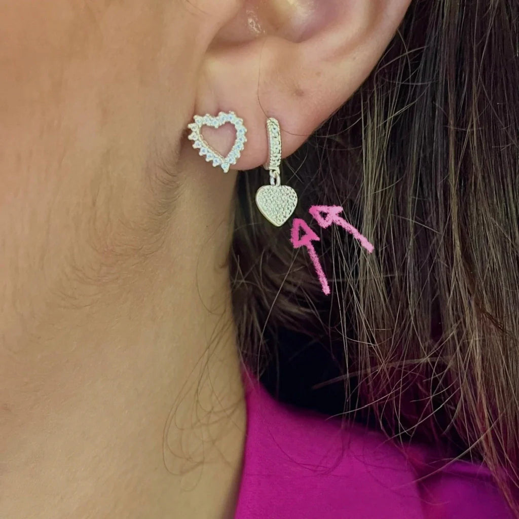 Brinco argolinha coração cravejada