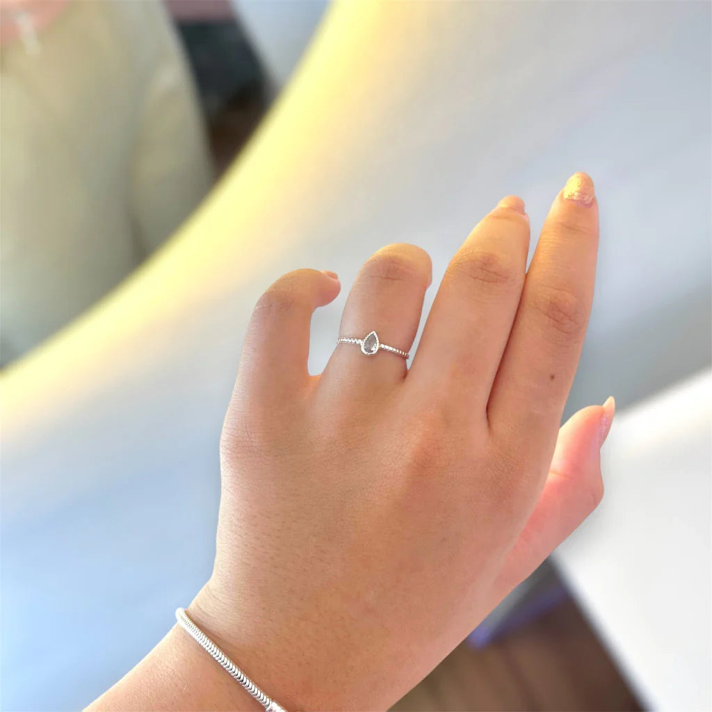 Anel solitário gota