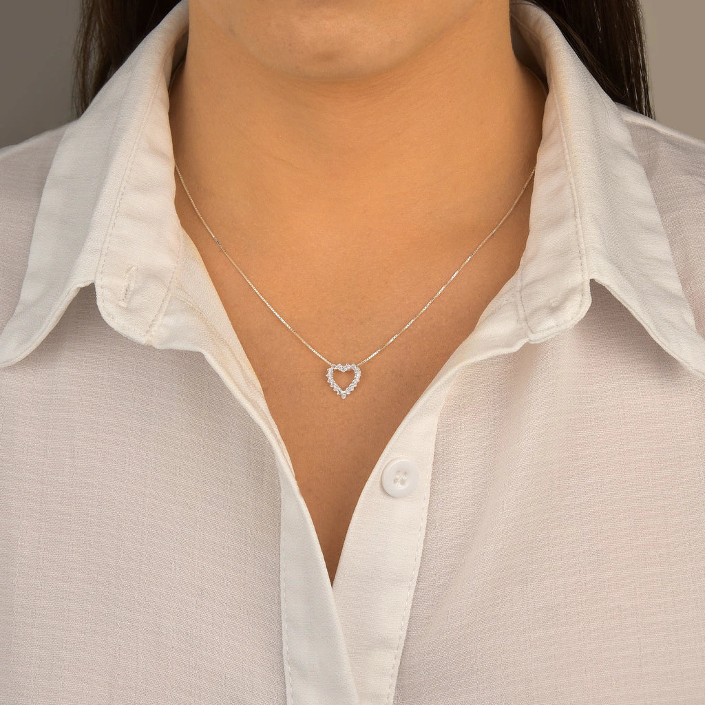 Colar coração cravejado passante