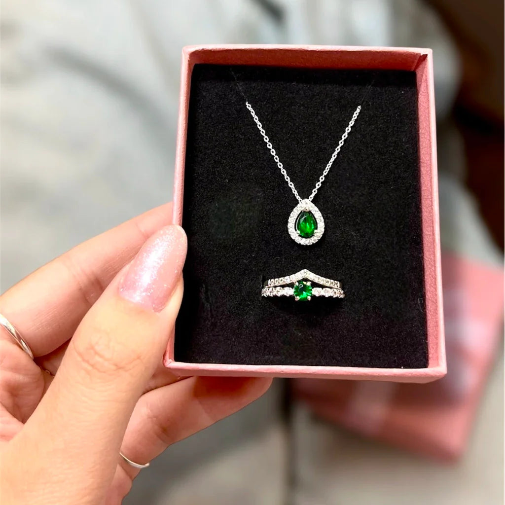 Kit anel Solitário Verde+V cravejado